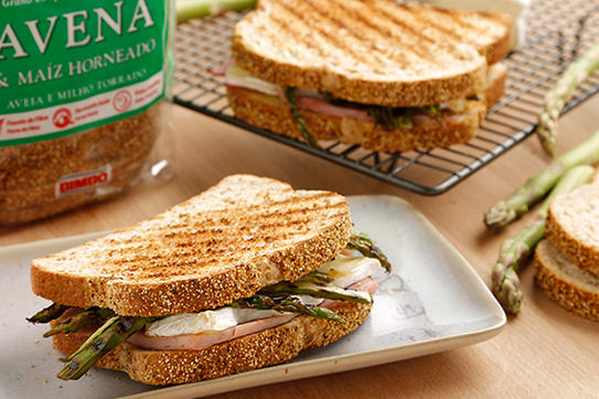 Sándwich Oroweat Avena con Trigueros